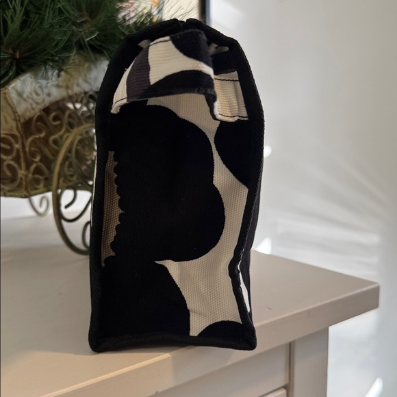 Marimekko Black and White Poppy Unikko Pattern Toiletry Travel Unisex Bag - Picture 7 of 9